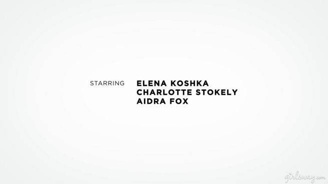 Три студентки занимаются страстным лесбийским сексом на столе